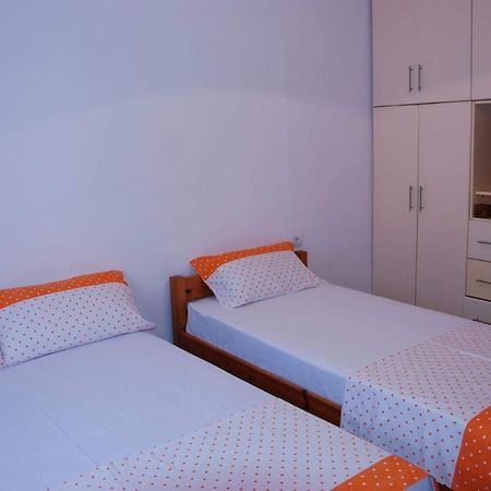 The Hill Apartment Sarande Bagian luar foto