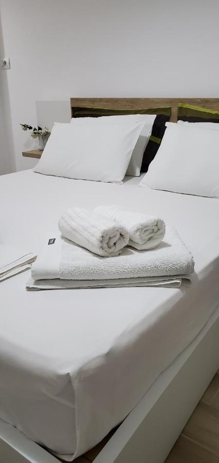 The Hill Apartment Sarande Bagian luar foto