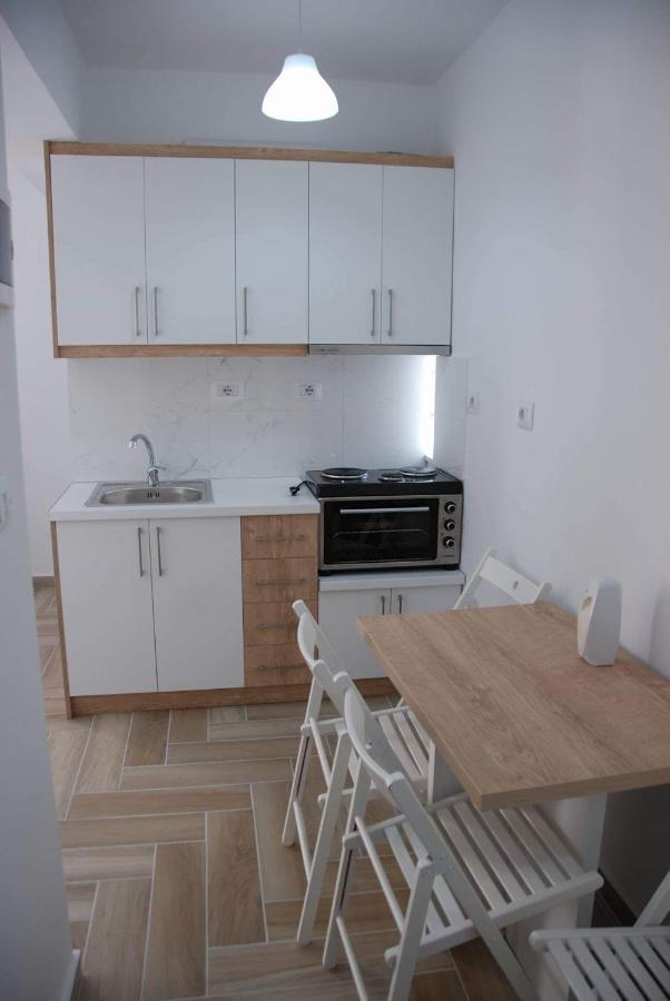 The Hill Apartment Sarande Bagian luar foto