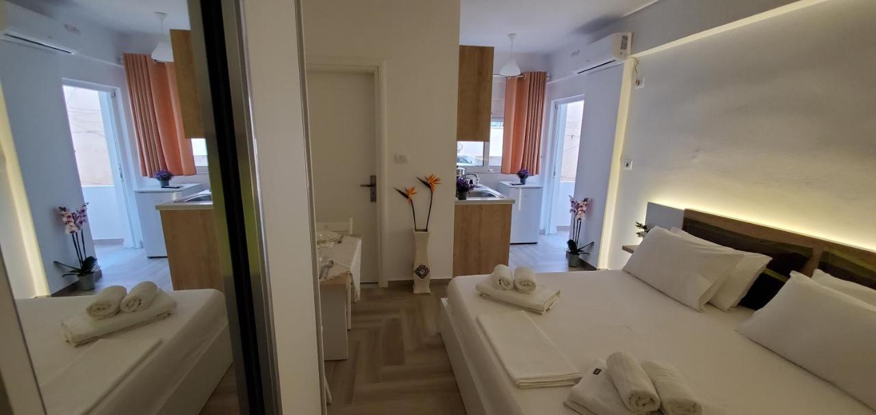 The Hill Apartment Sarande Bagian luar foto