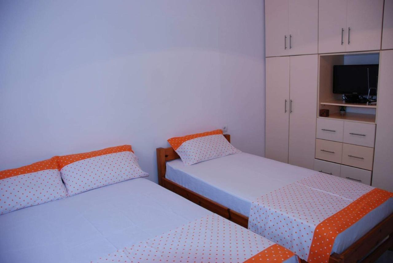 The Hill Apartment Sarande Bagian luar foto