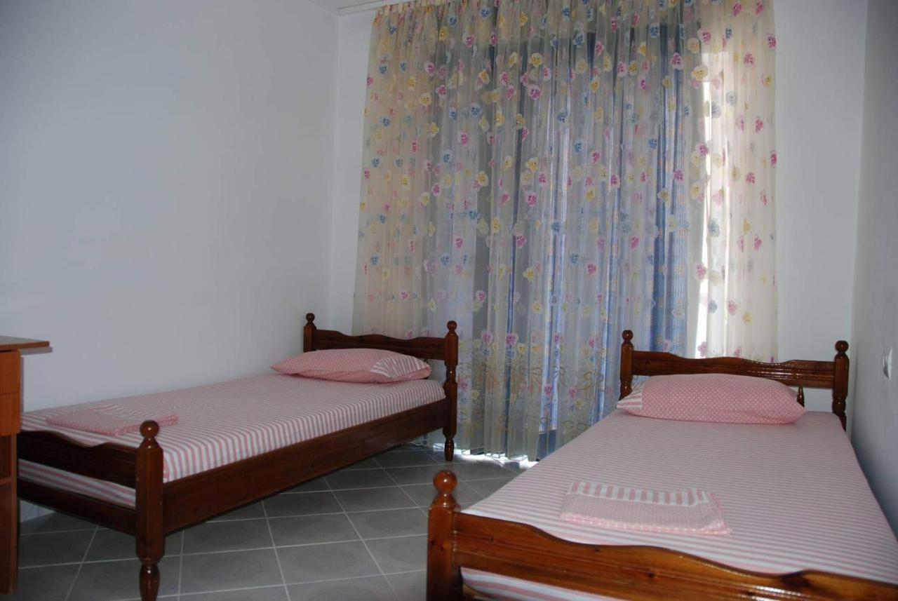 The Hill Apartment Sarande Bagian luar foto