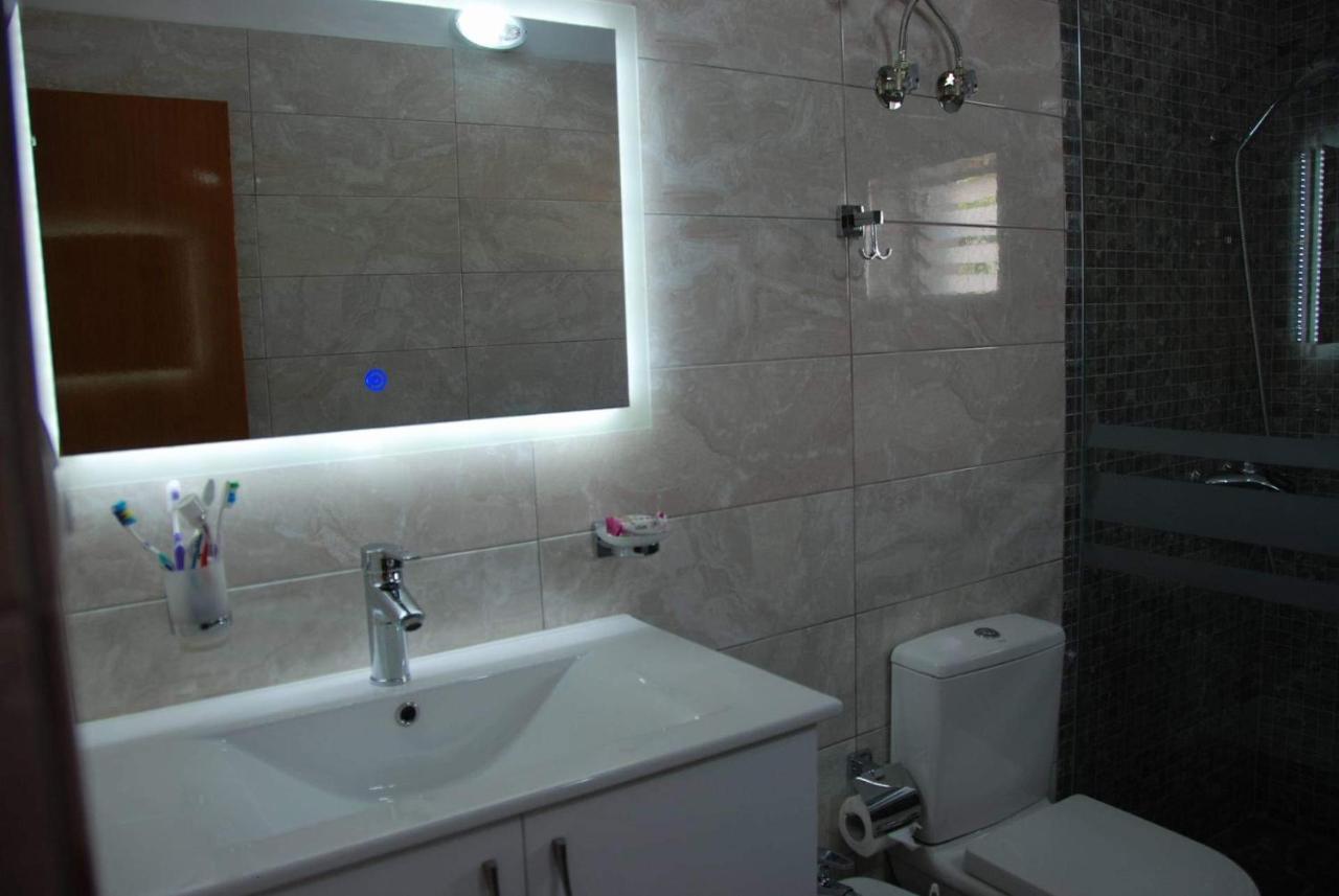 The Hill Apartment Sarande Bagian luar foto