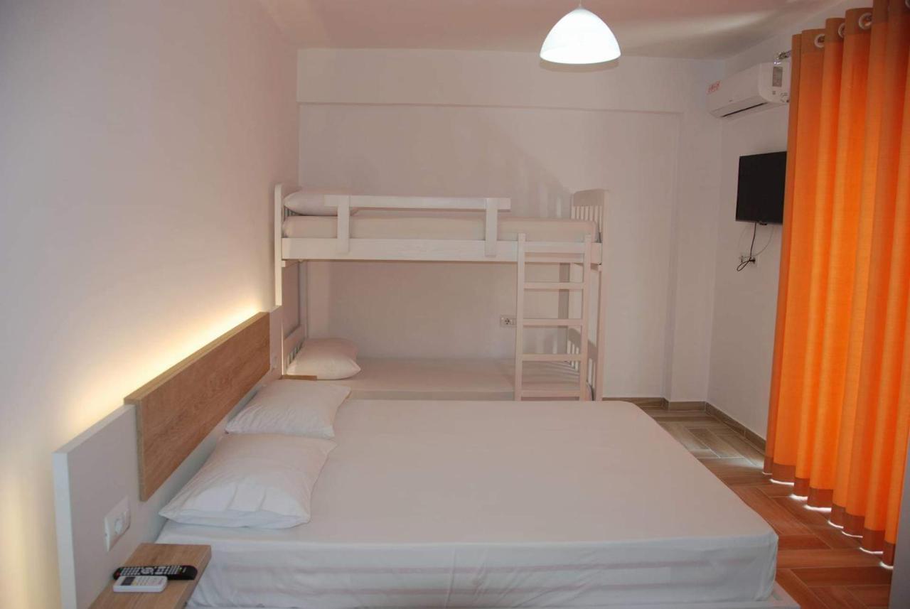 The Hill Apartment Sarande Bagian luar foto