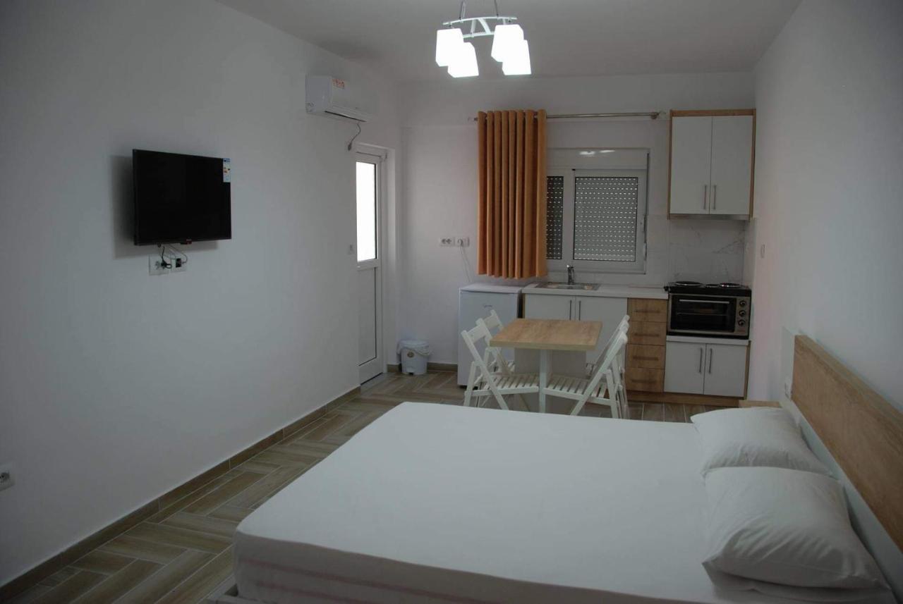 The Hill Apartment Sarande Bagian luar foto