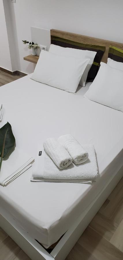 The Hill Apartment Sarande Bagian luar foto