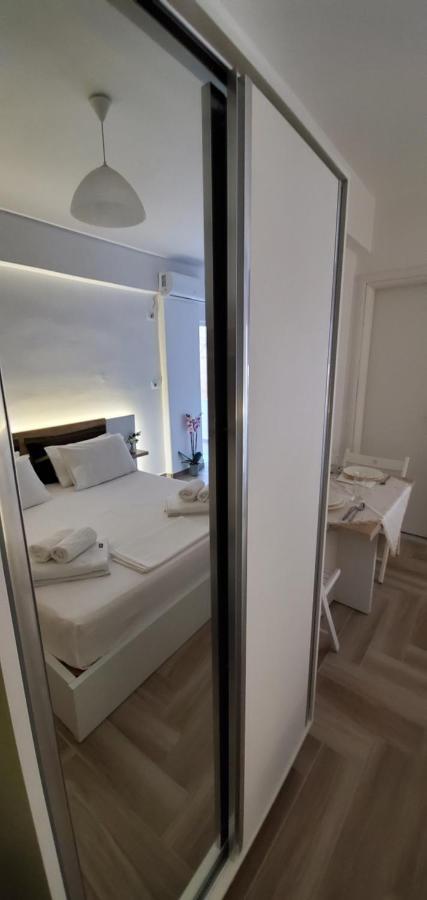 The Hill Apartment Sarande Bagian luar foto